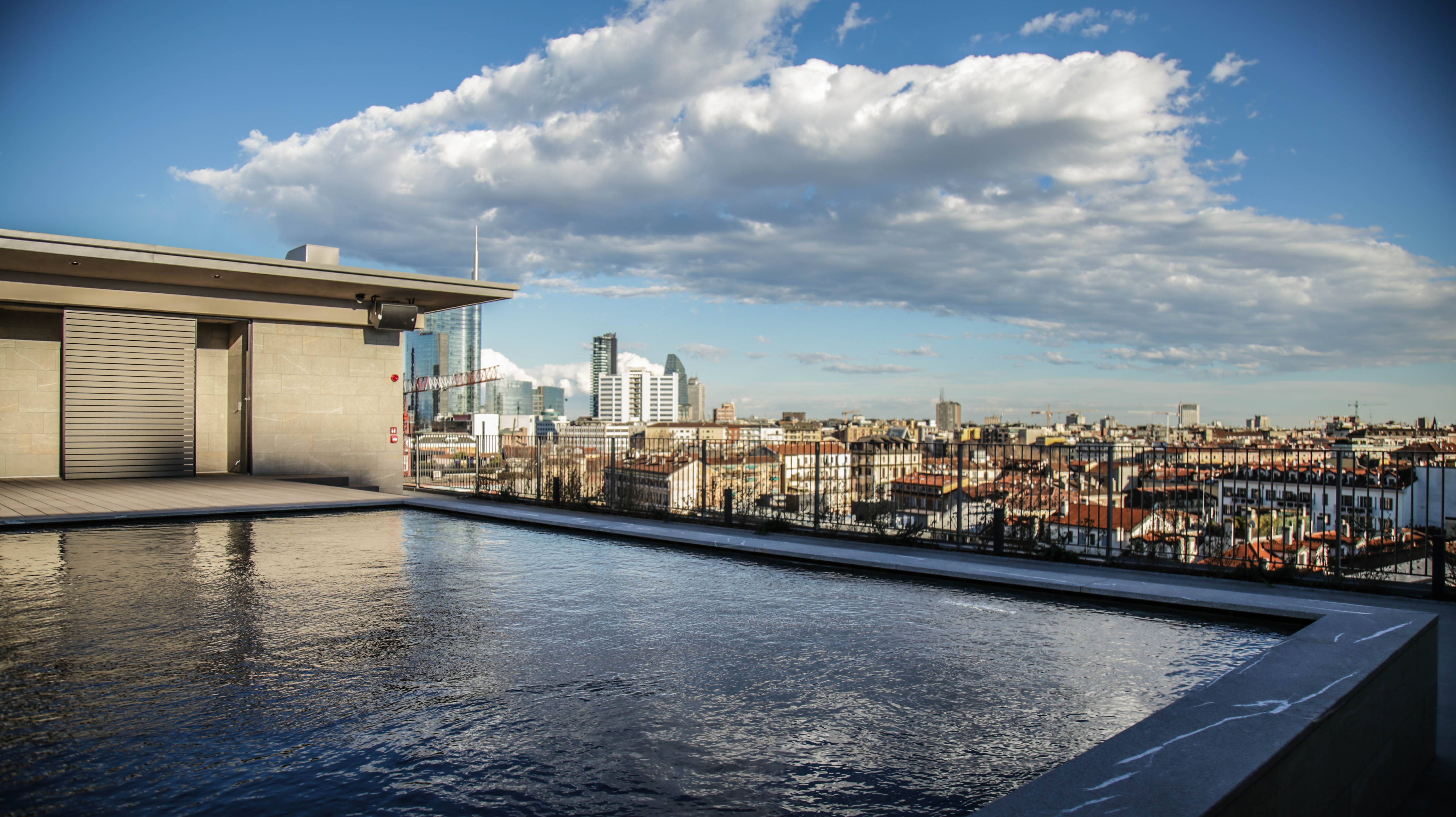 Aperitivo a Milano Terrazza con Piscina Hotel VIU Milan